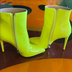 Neon yellow ankle bootie (Paulina)